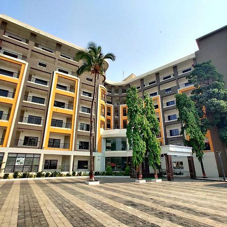 Golden Chariot Hotel Daman Buitenkant foto