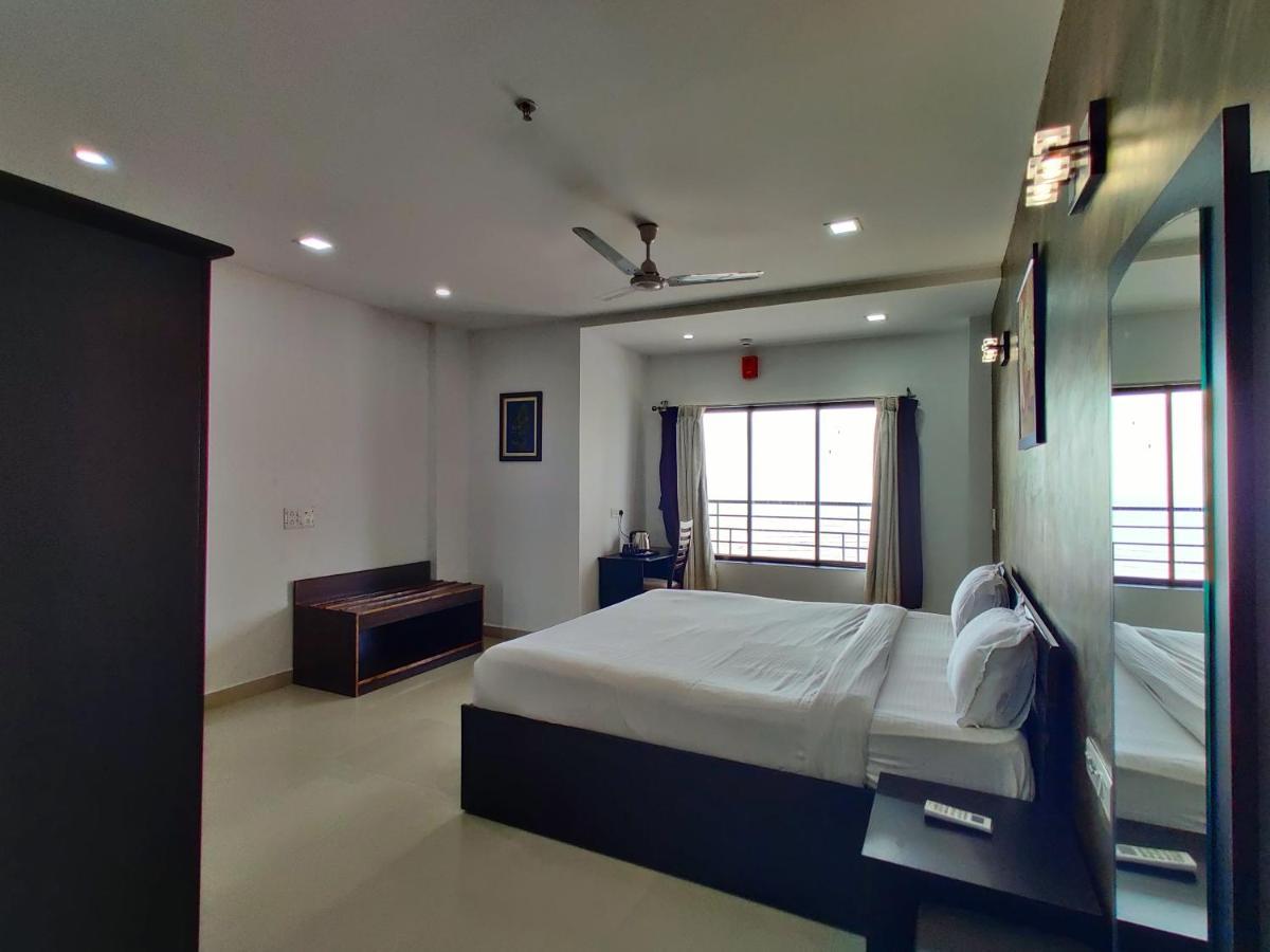 Golden Chariot Hotel Daman Buitenkant foto