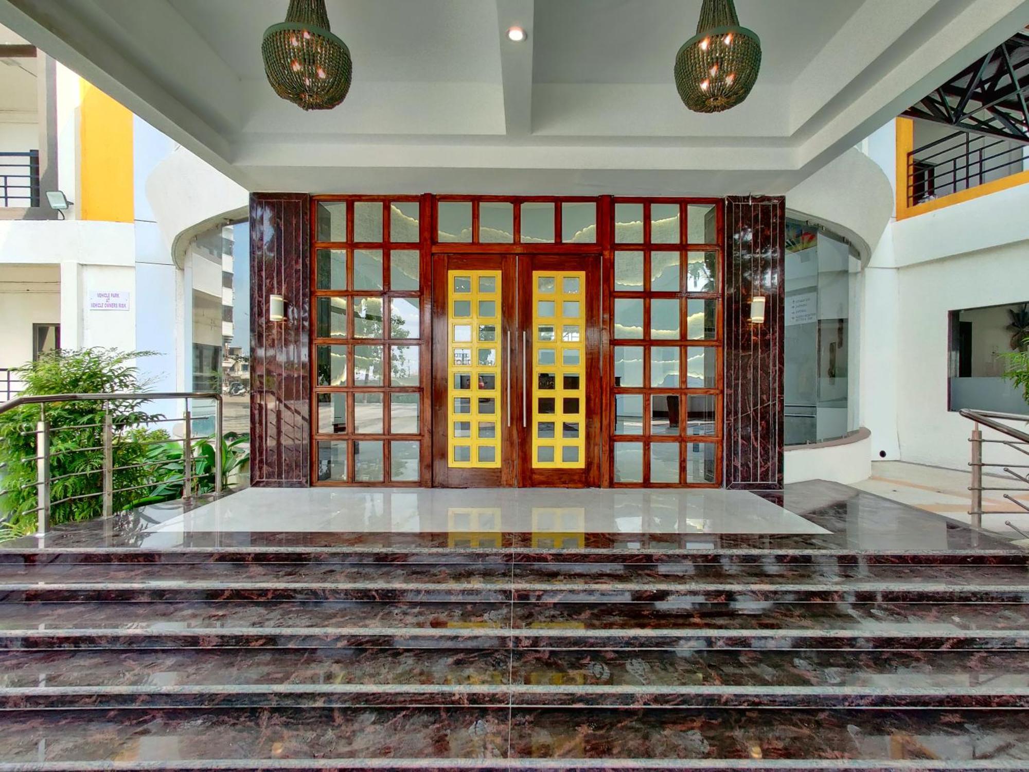 Golden Chariot Hotel Daman Buitenkant foto