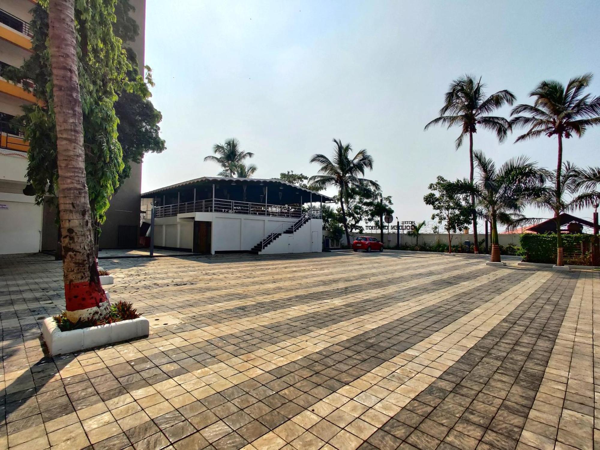 Golden Chariot Hotel Daman Buitenkant foto