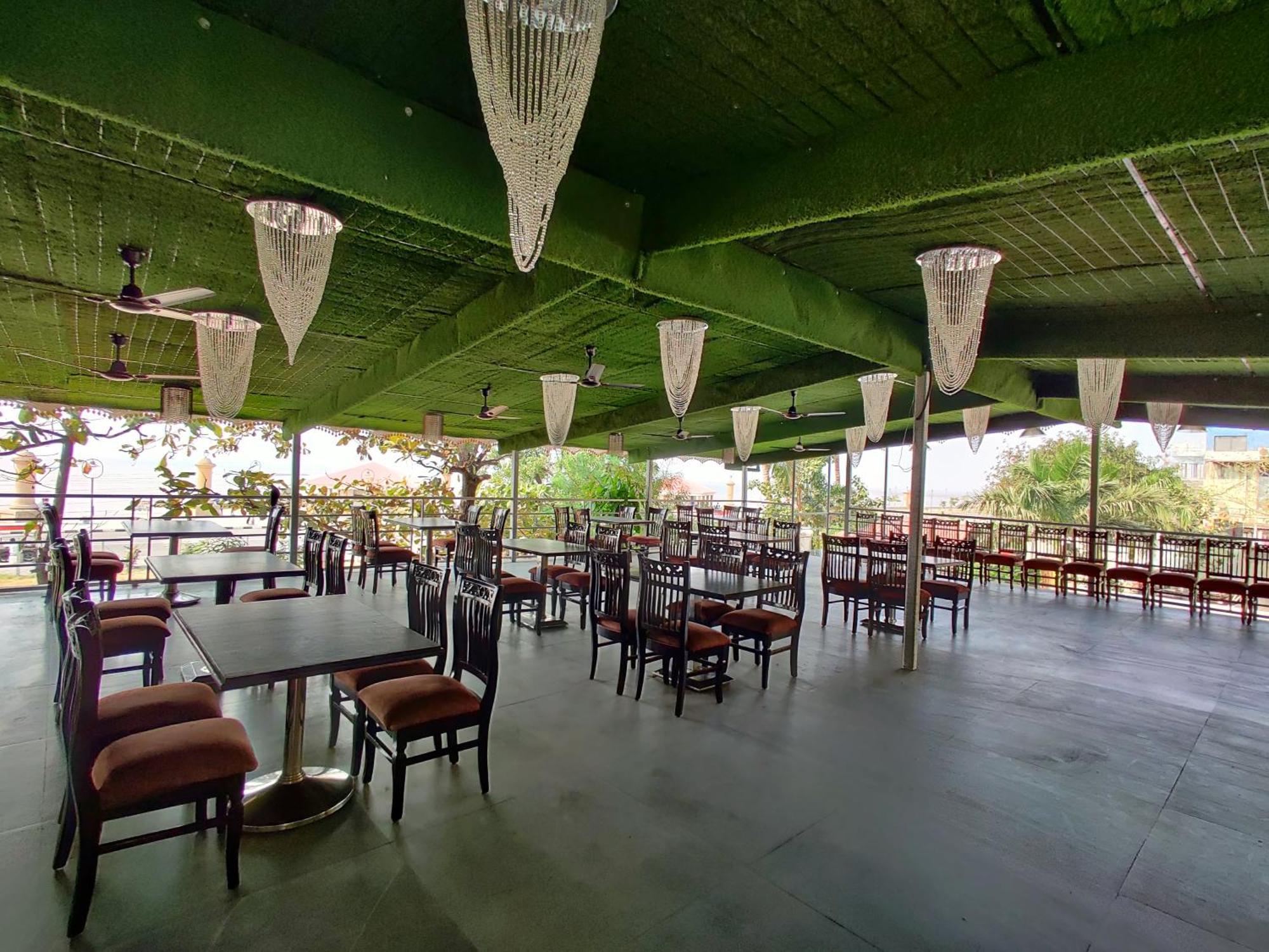 Golden Chariot Hotel Daman Buitenkant foto