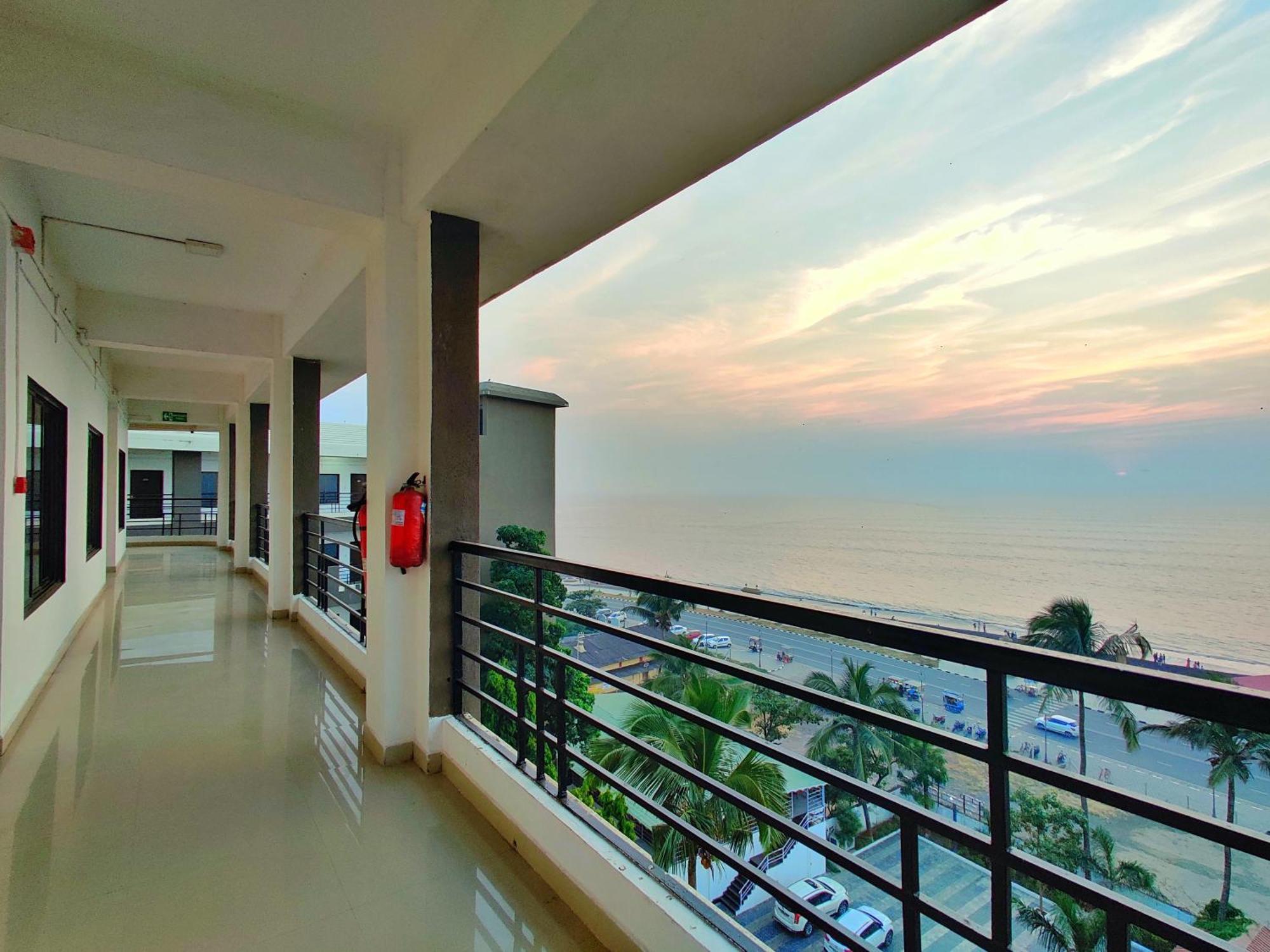 Golden Chariot Hotel Daman Buitenkant foto