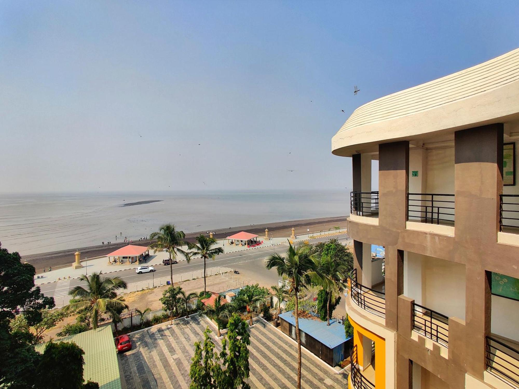 Golden Chariot Hotel Daman Buitenkant foto