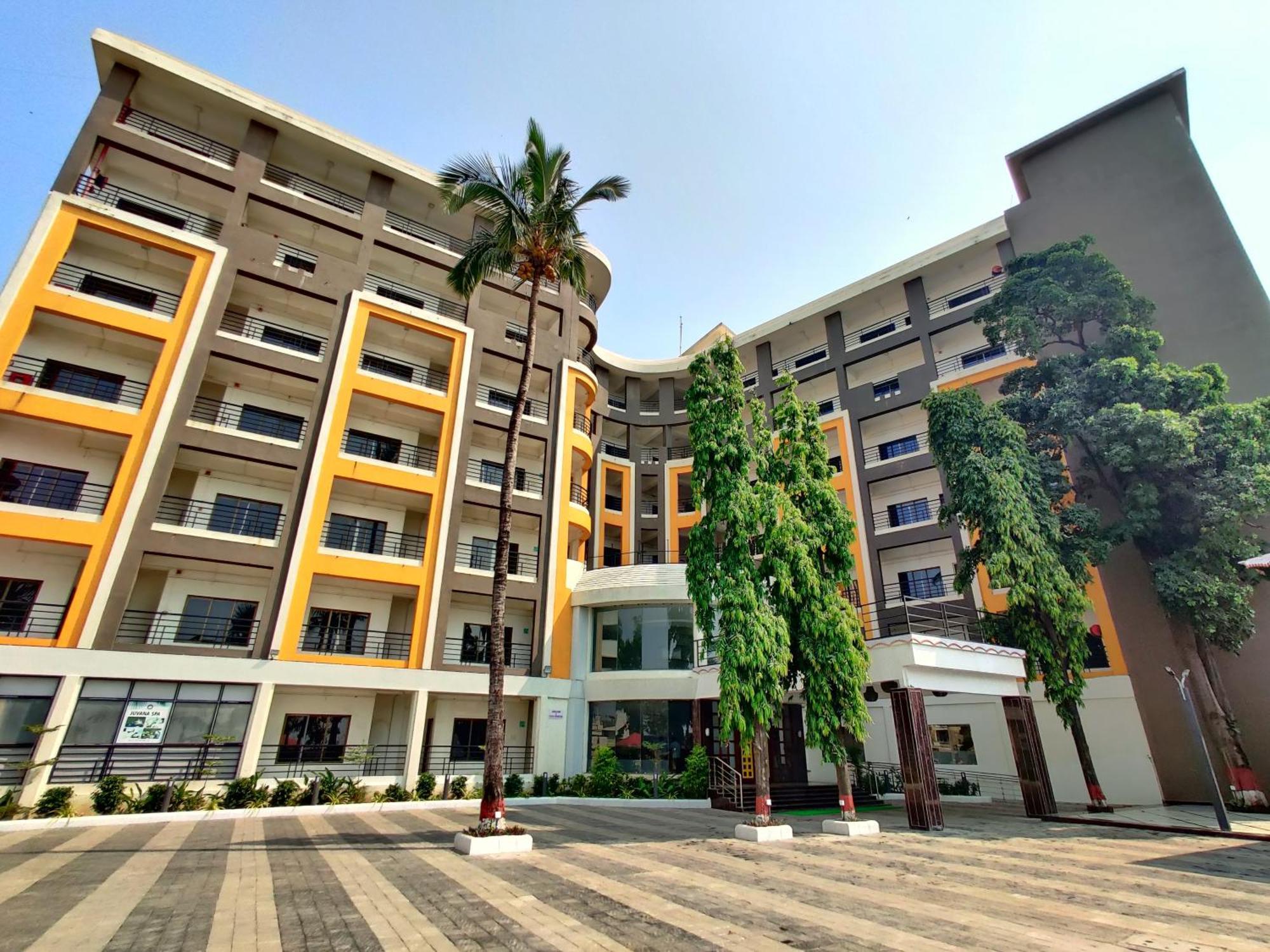 Golden Chariot Hotel Daman Buitenkant foto