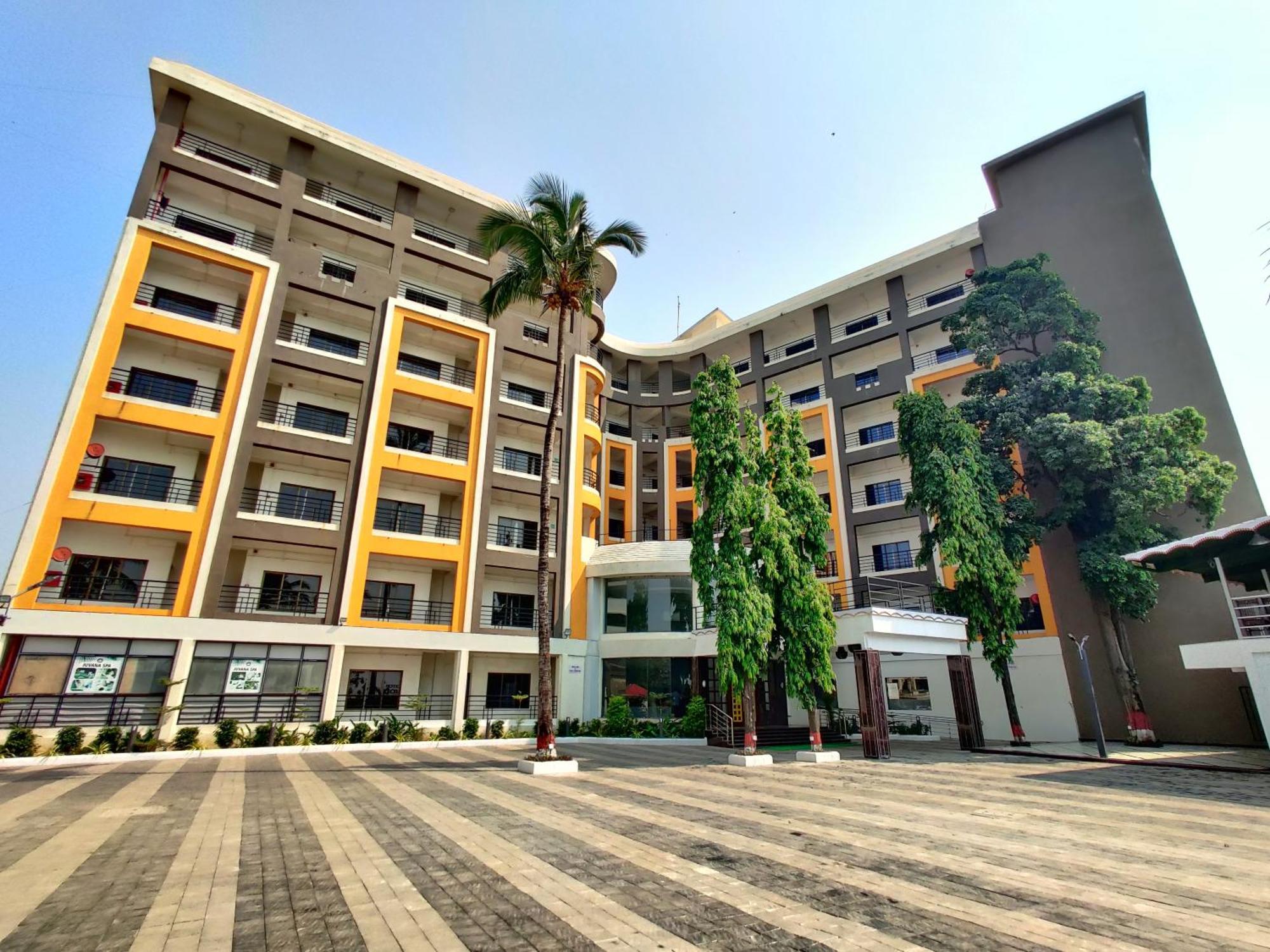 Golden Chariot Hotel Daman Buitenkant foto