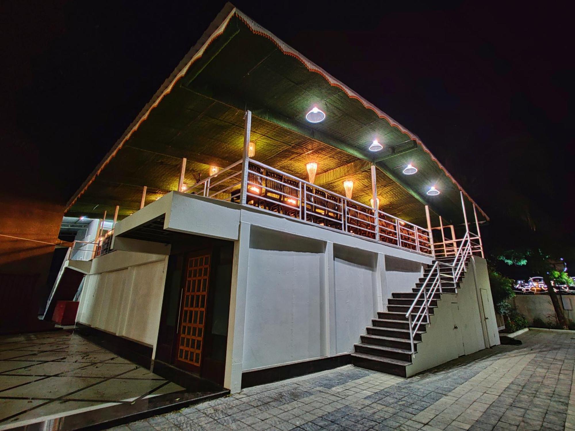 Golden Chariot Hotel Daman Buitenkant foto