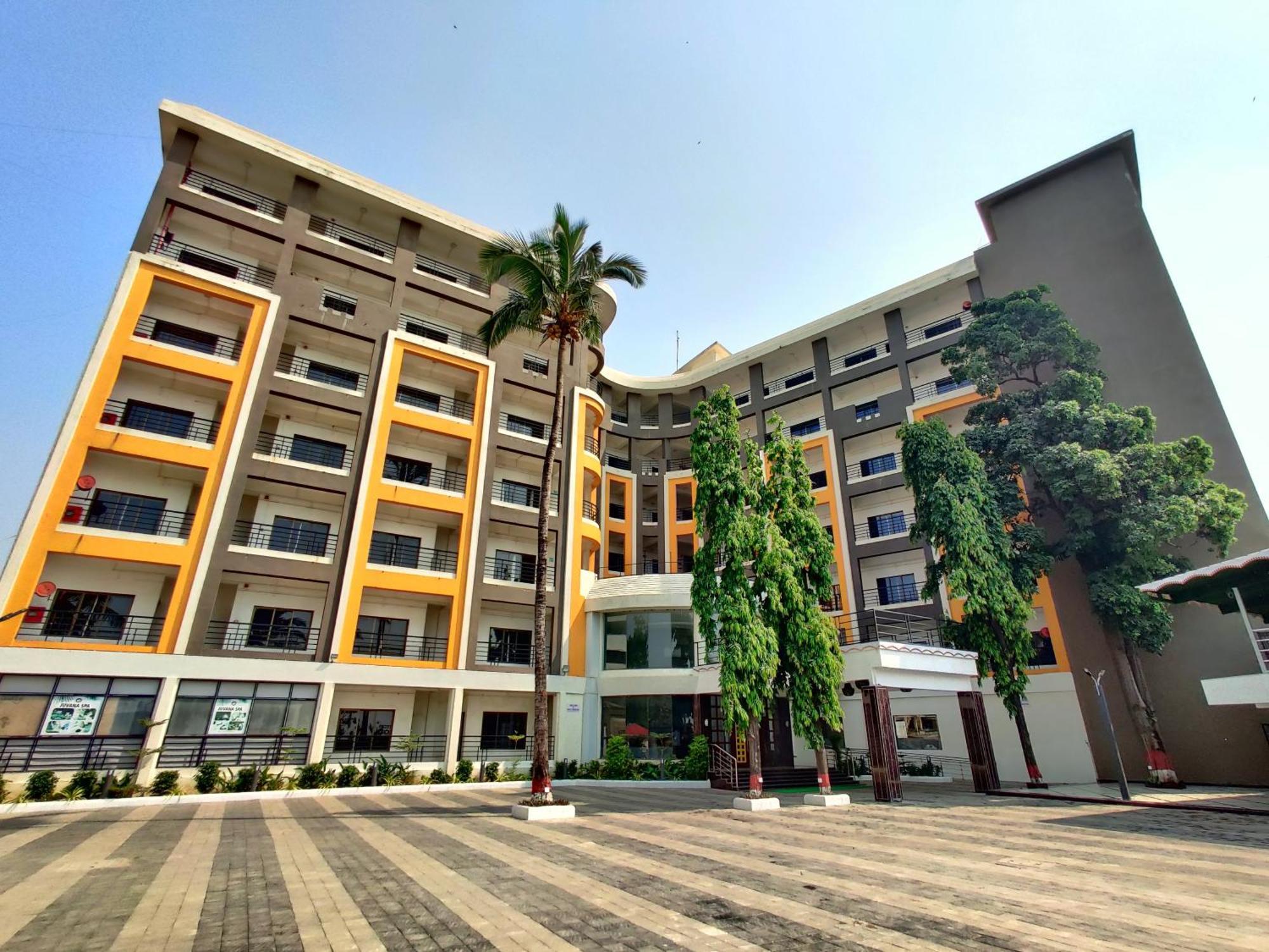 Golden Chariot Hotel Daman Buitenkant foto