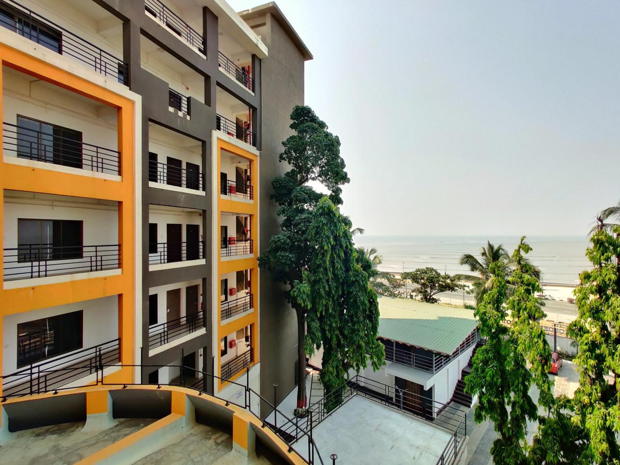 Golden Chariot Hotel Daman Buitenkant foto