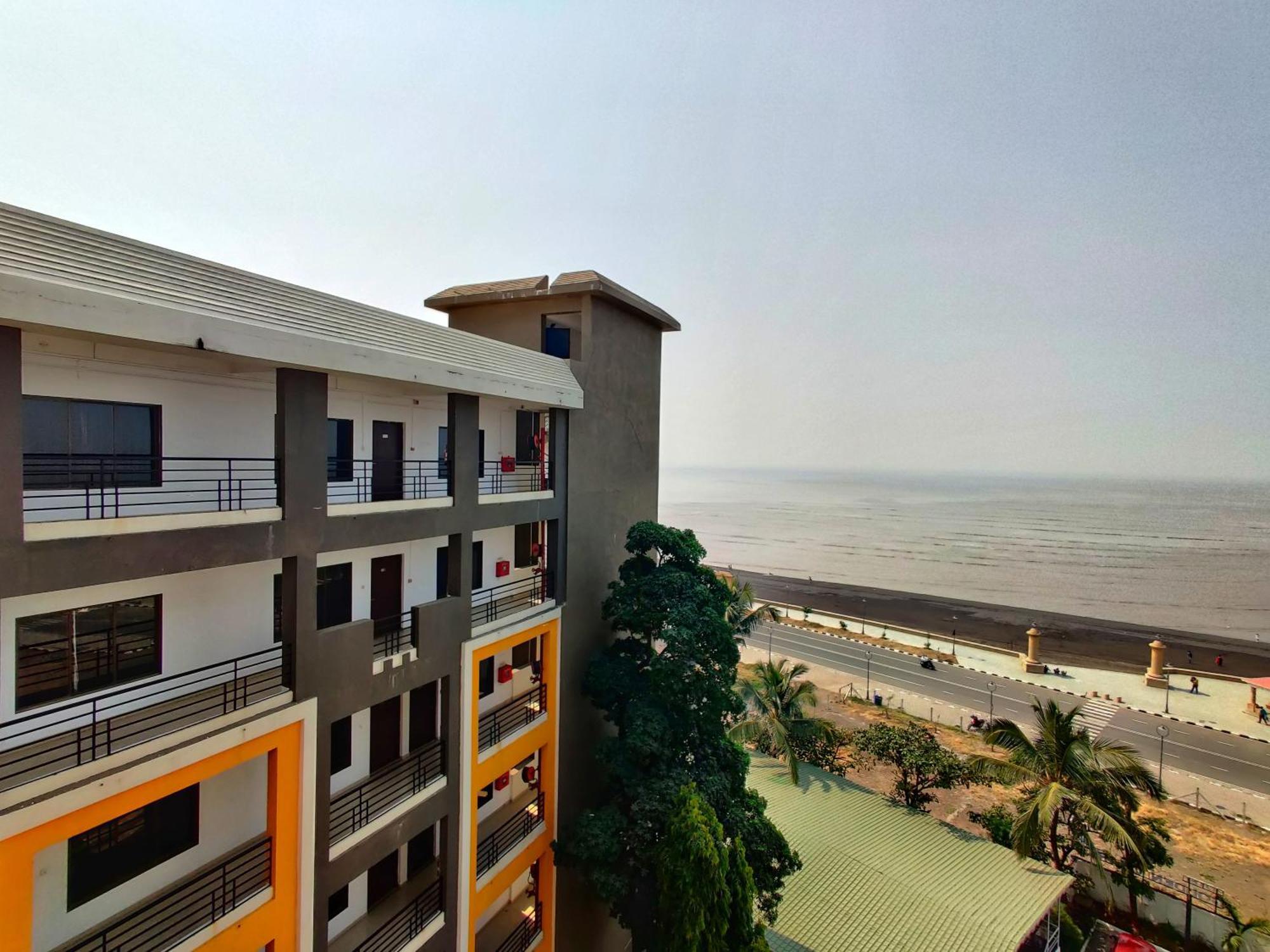 Golden Chariot Hotel Daman Buitenkant foto
