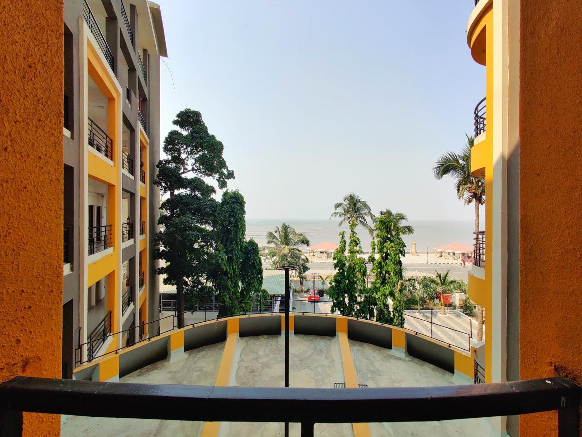 Golden Chariot Hotel Daman Buitenkant foto