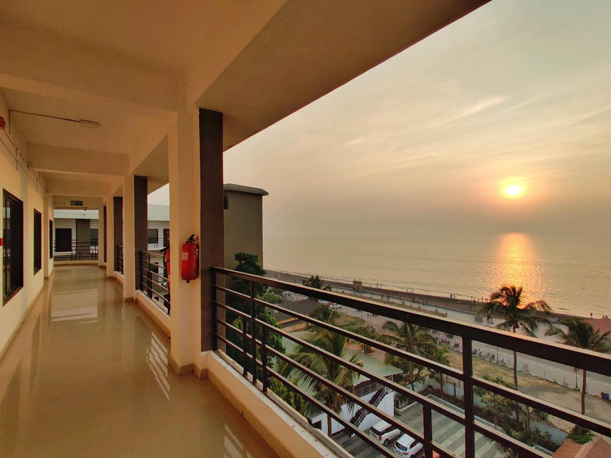 Golden Chariot Hotel Daman Buitenkant foto