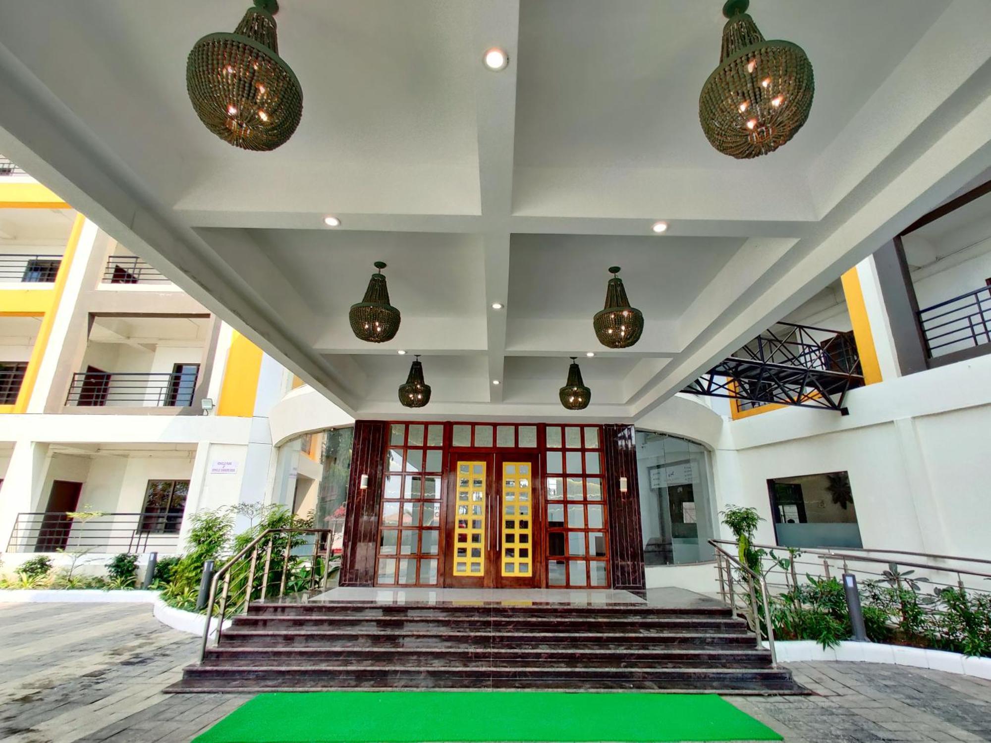 Golden Chariot Hotel Daman Buitenkant foto