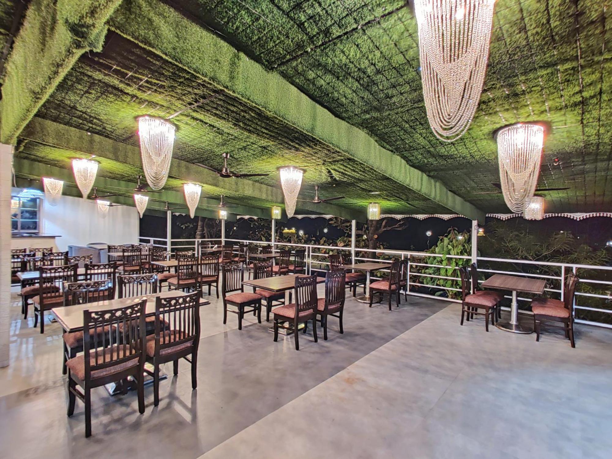 Golden Chariot Hotel Daman Buitenkant foto
