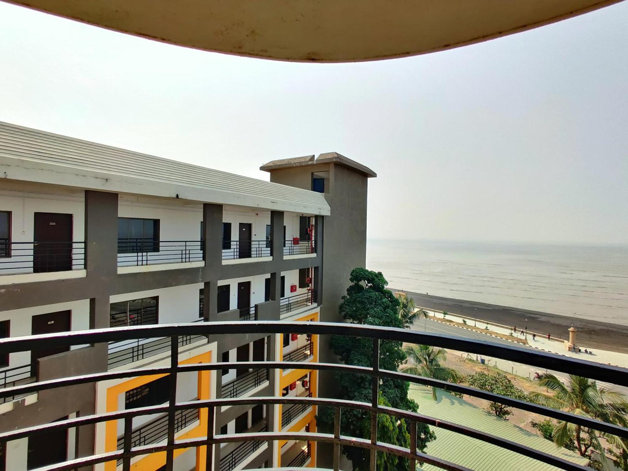 Golden Chariot Hotel Daman Buitenkant foto
