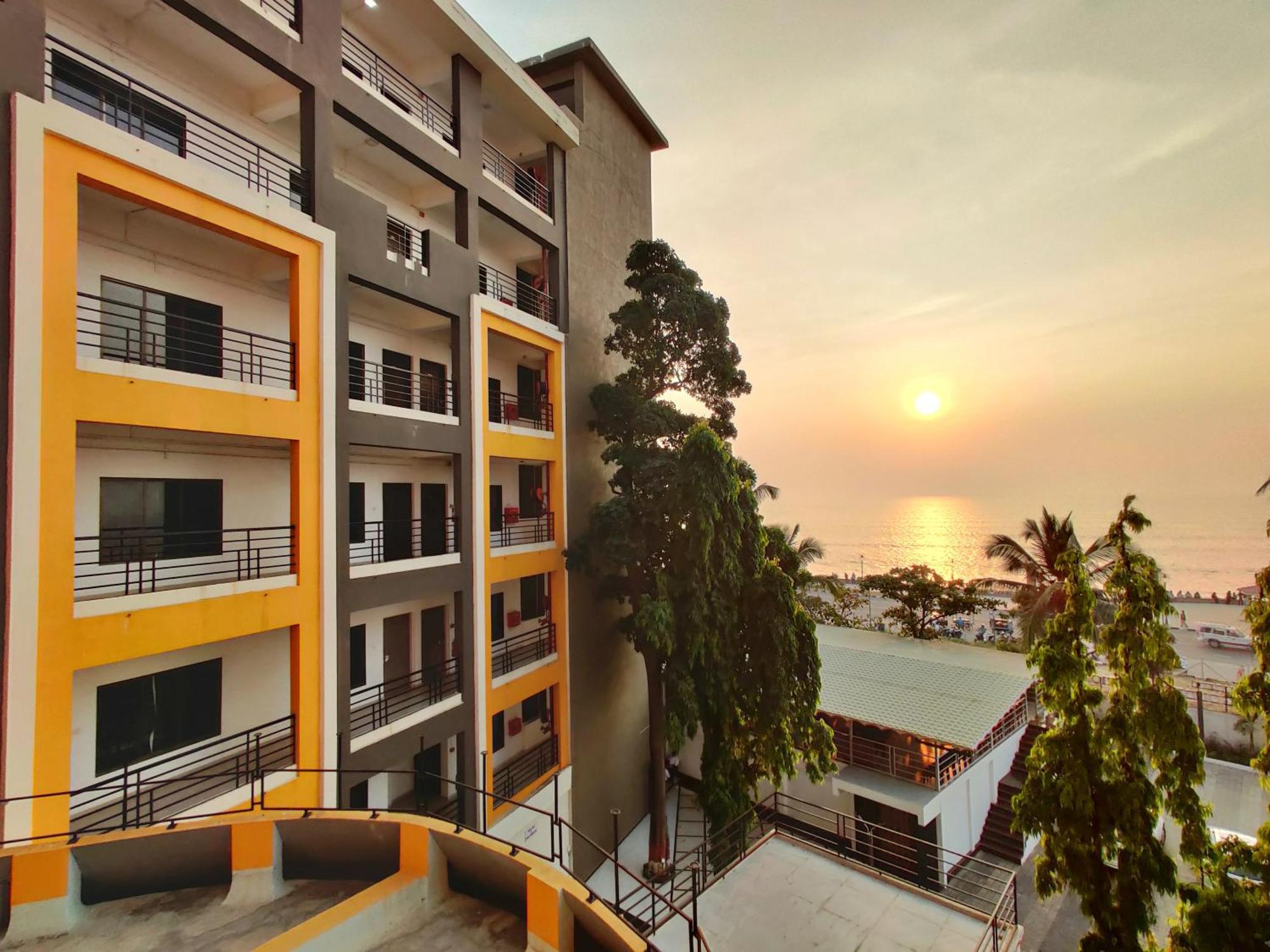 Golden Chariot Hotel Daman Buitenkant foto