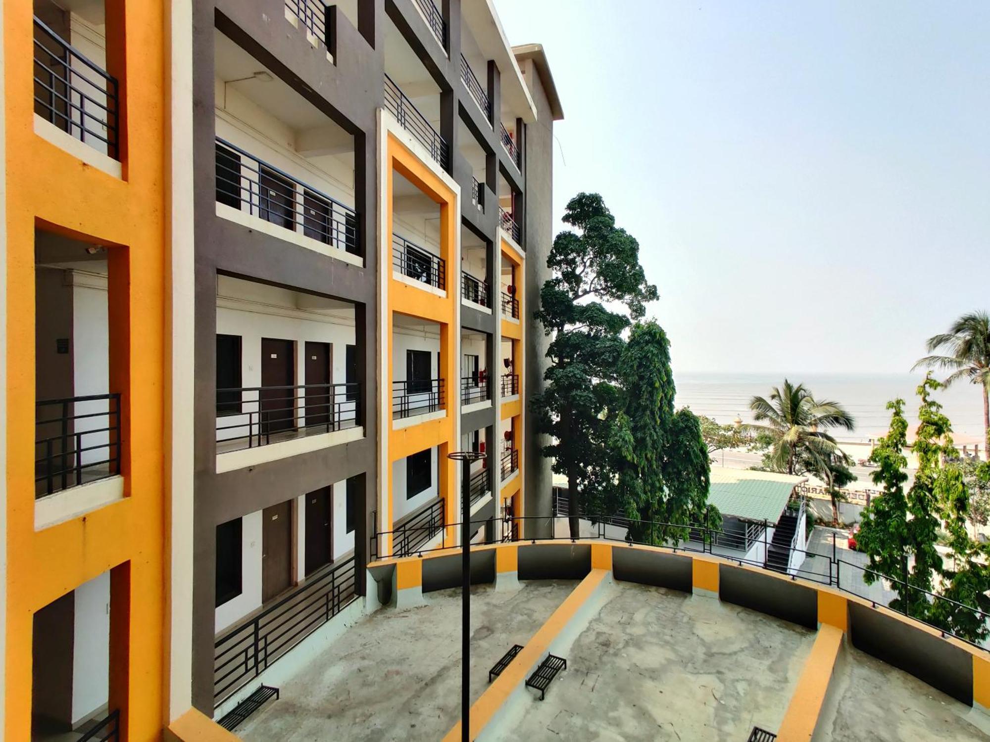 Golden Chariot Hotel Daman Buitenkant foto