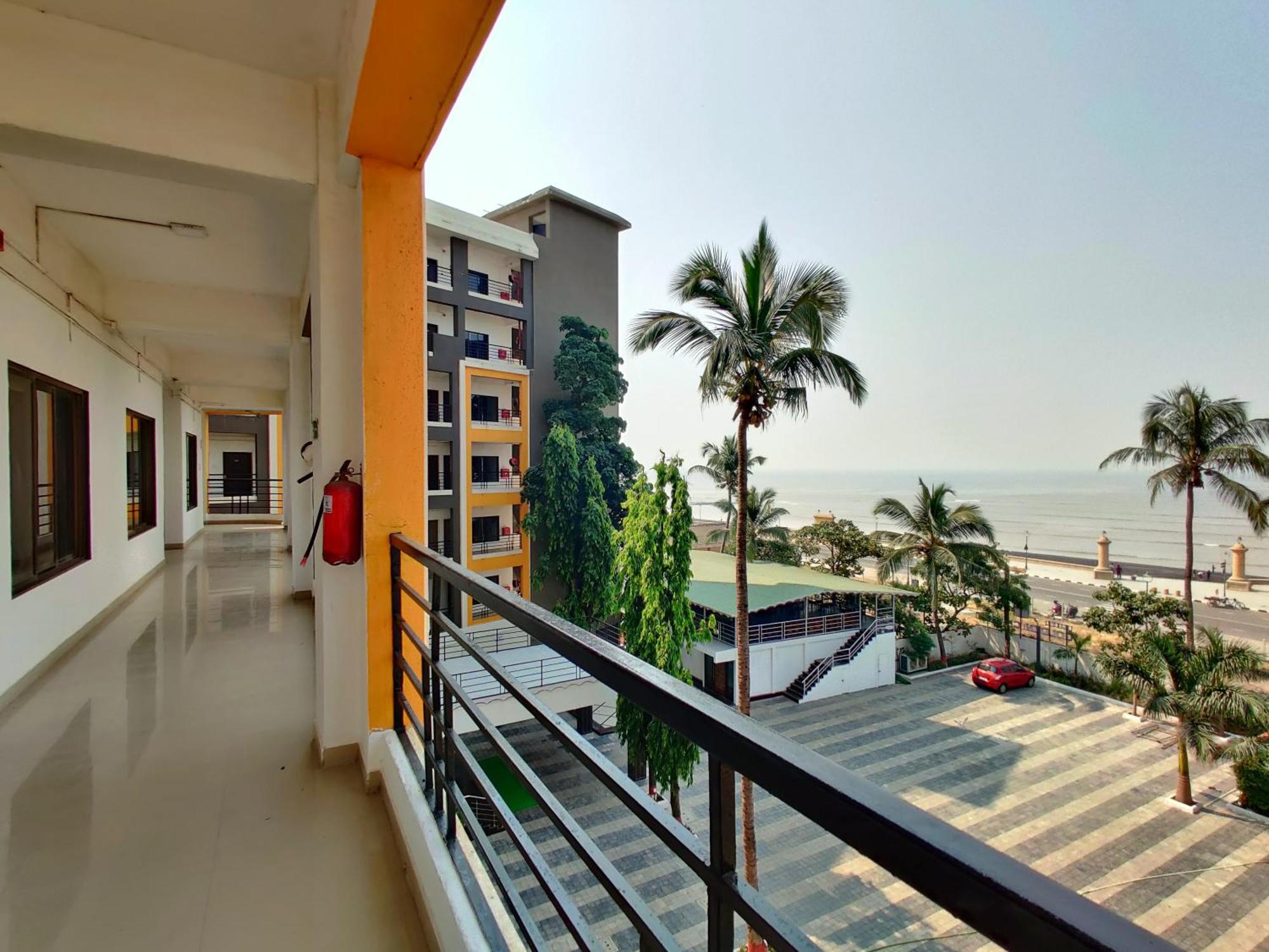 Golden Chariot Hotel Daman Buitenkant foto