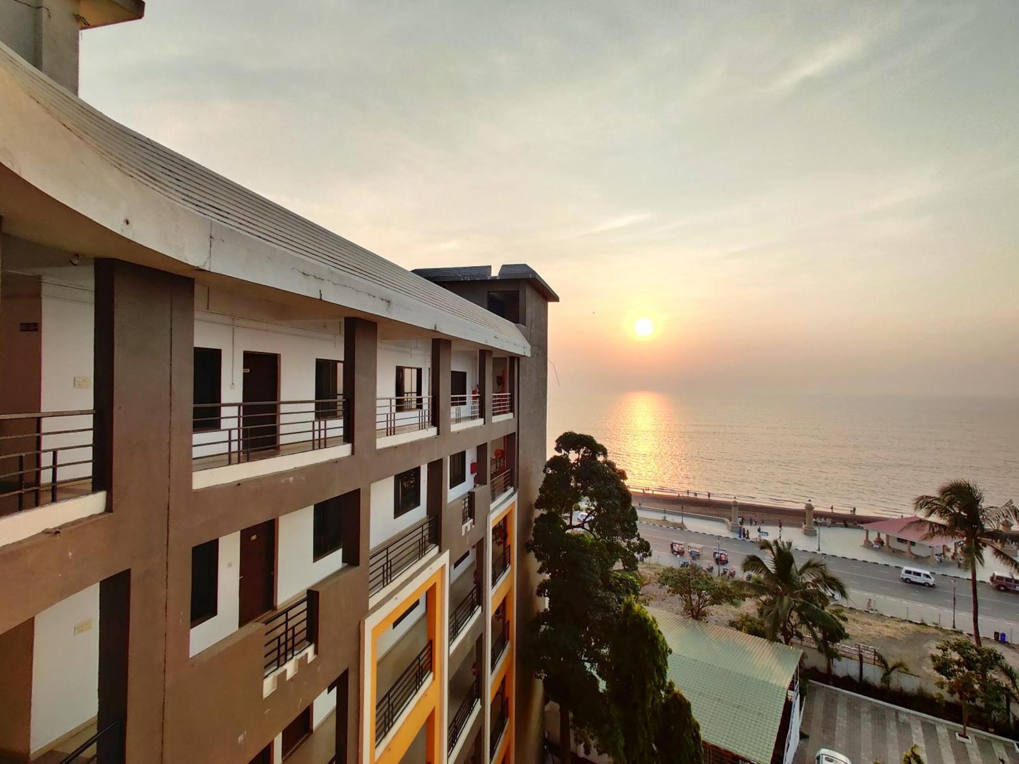 Golden Chariot Hotel Daman Buitenkant foto