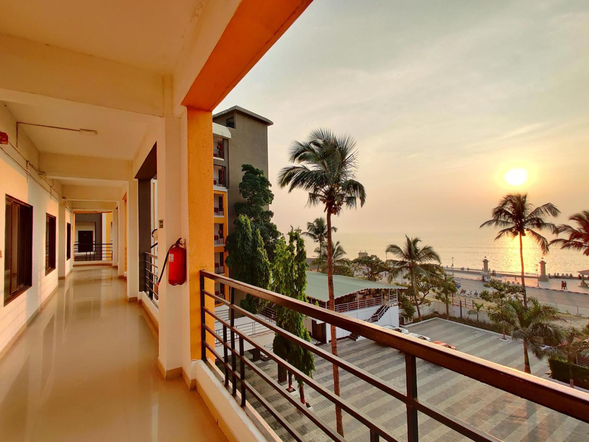 Golden Chariot Hotel Daman Buitenkant foto