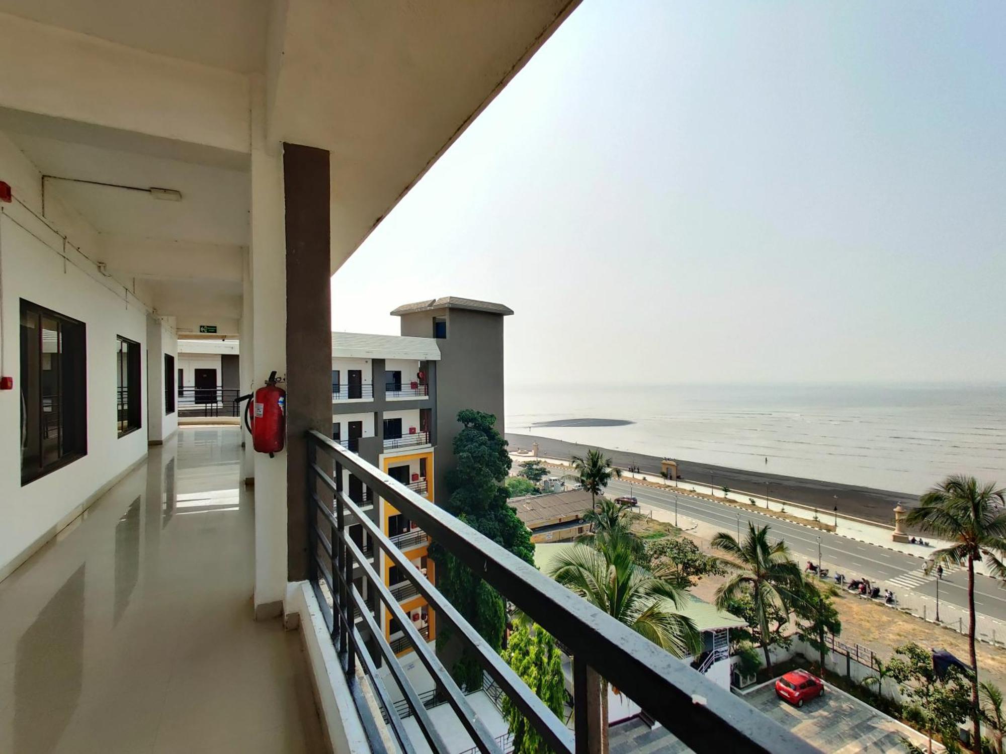 Golden Chariot Hotel Daman Buitenkant foto