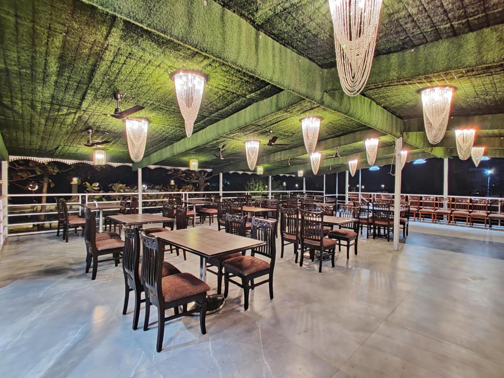 Golden Chariot Hotel Daman Buitenkant foto