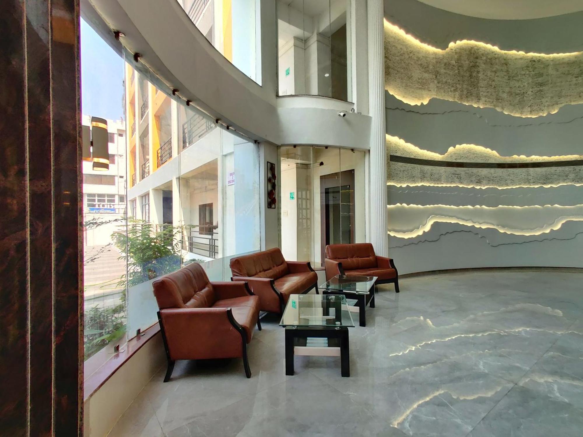 Golden Chariot Hotel Daman Buitenkant foto